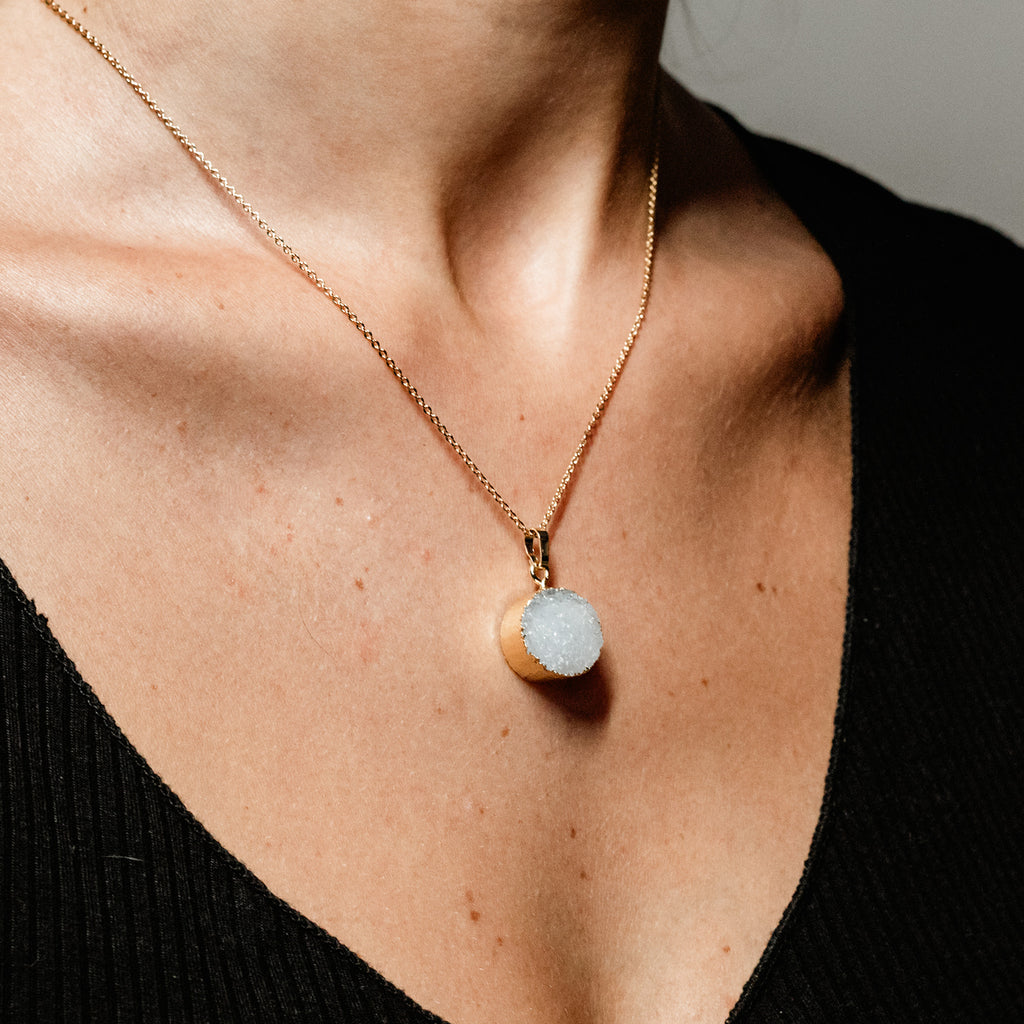 ROUNDED AGATE NECKLACE