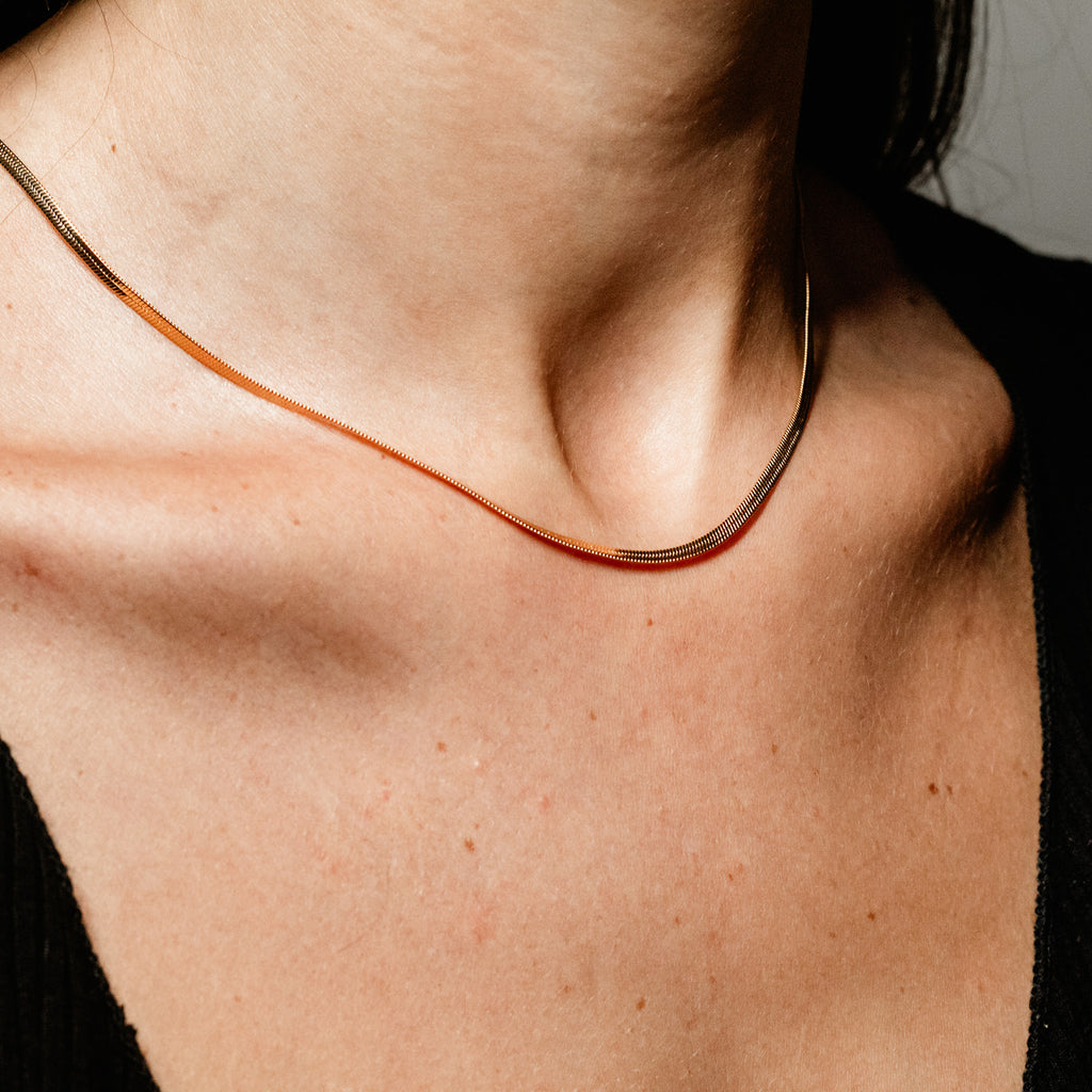 DAINTY SNAKE CHAIN NECKLACE